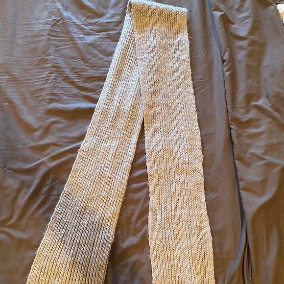 Hand knit- gray scarf (baby wool yarn) - Picture 2 of 3